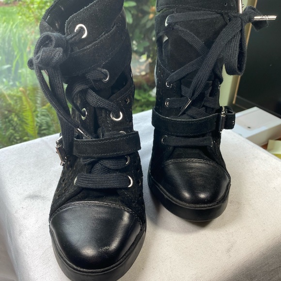 Women's Michael Kors Ankle Boots Size 5.5 Wedge - Picture 4 of 5